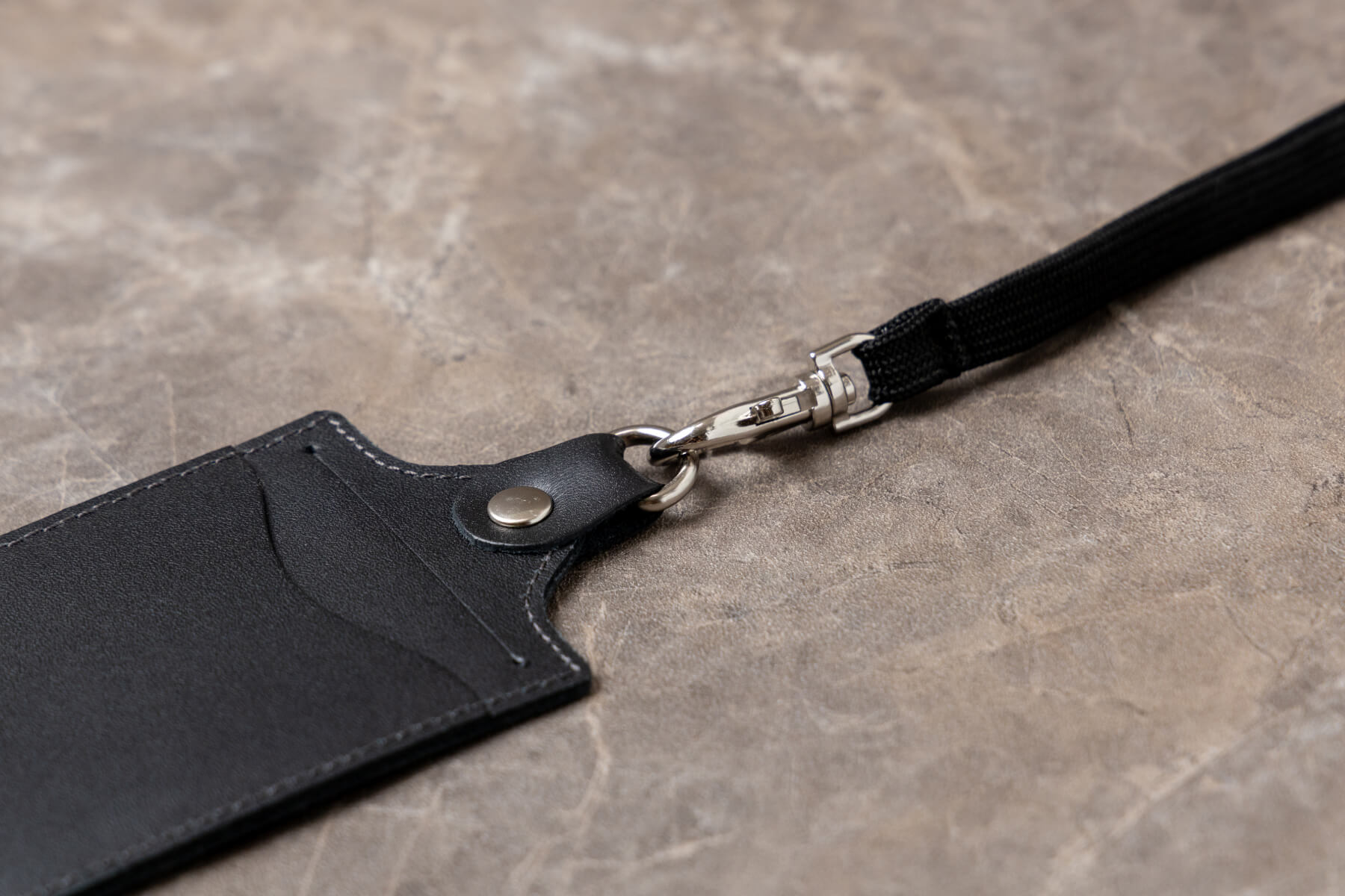 本革IDカードホルダーが人気の理由と魅力とは？