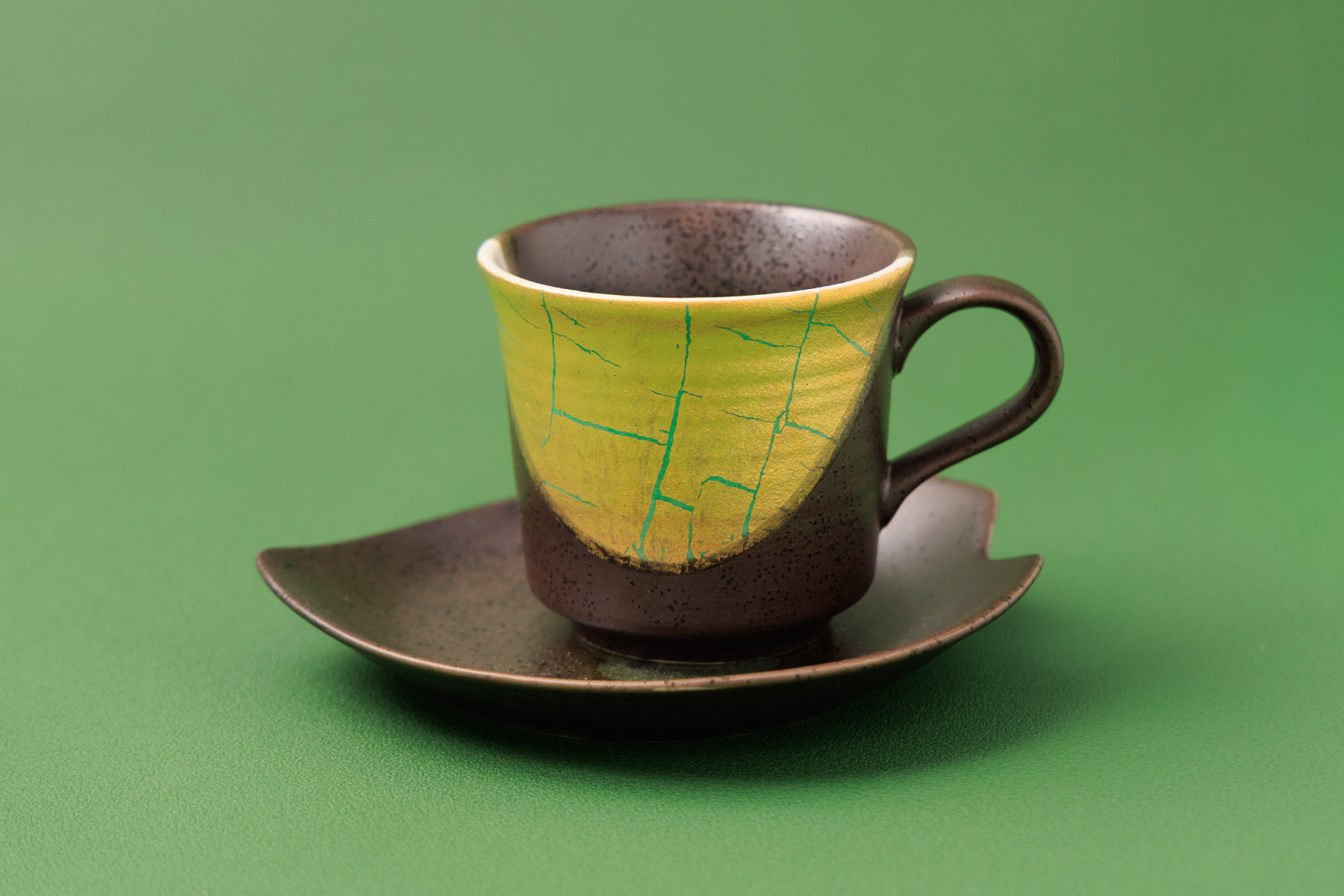 九谷焼 コーヒーカップ 金箔彩 グリーン