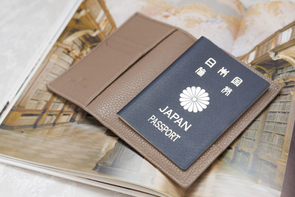 名入れ 記念品 パスポートケース 本革