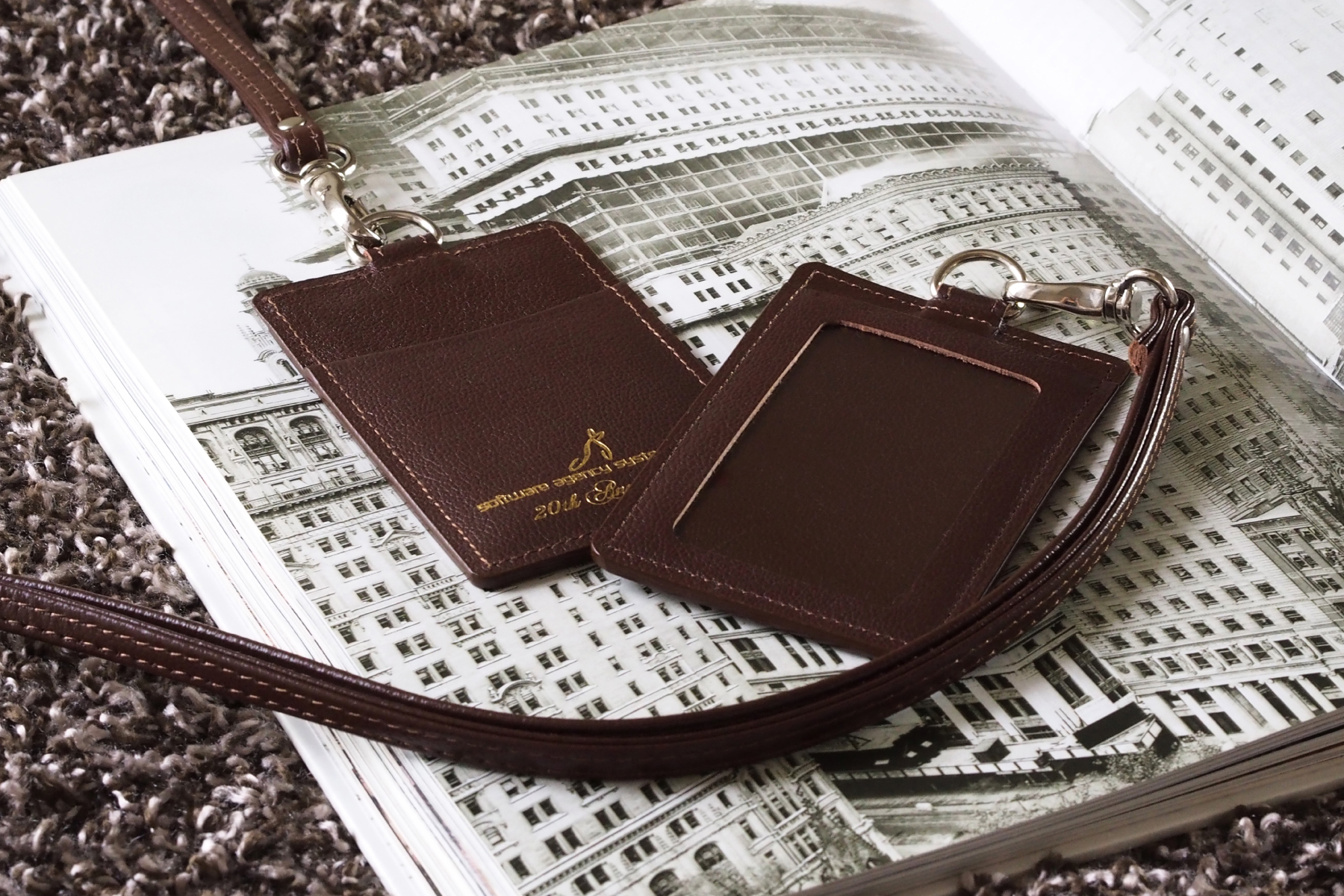 創立20周年記念品チョコブラウン