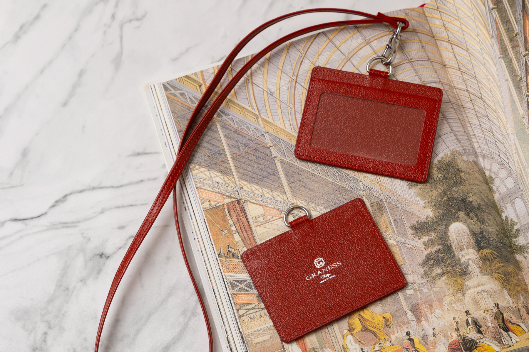 レッド・ワイン系の名入れ本革IDケース｜サステナブル高級レザー