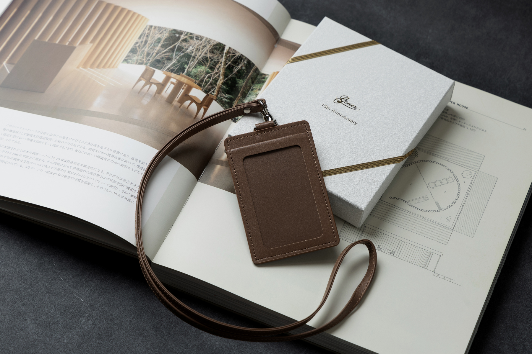 IDケース 本革 縦型 ブラウン